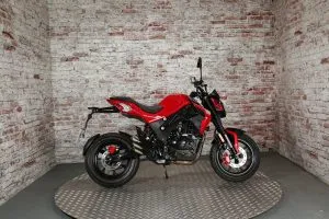 Sinnis Akuma 125 motorcycle purchased in Crawley, Sussex