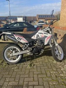 Photograph of sinnis apache 125 motorcycle purchased in Haywards Heath, Sussex