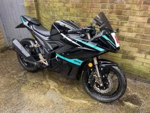 Photograph of sinnis gpx 125 motorcycle purchased in Aldershot, Hampshire
