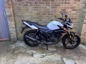 Photograph of yamaha ys 125 motorcycle purchased in Basingstoke, Hampshire