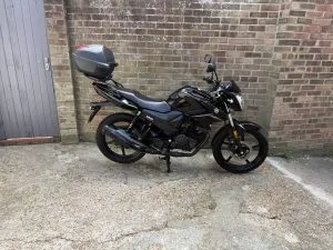 Photograph of yamaha ys 125 motorcycle purchased in Cowplain, Hampshire